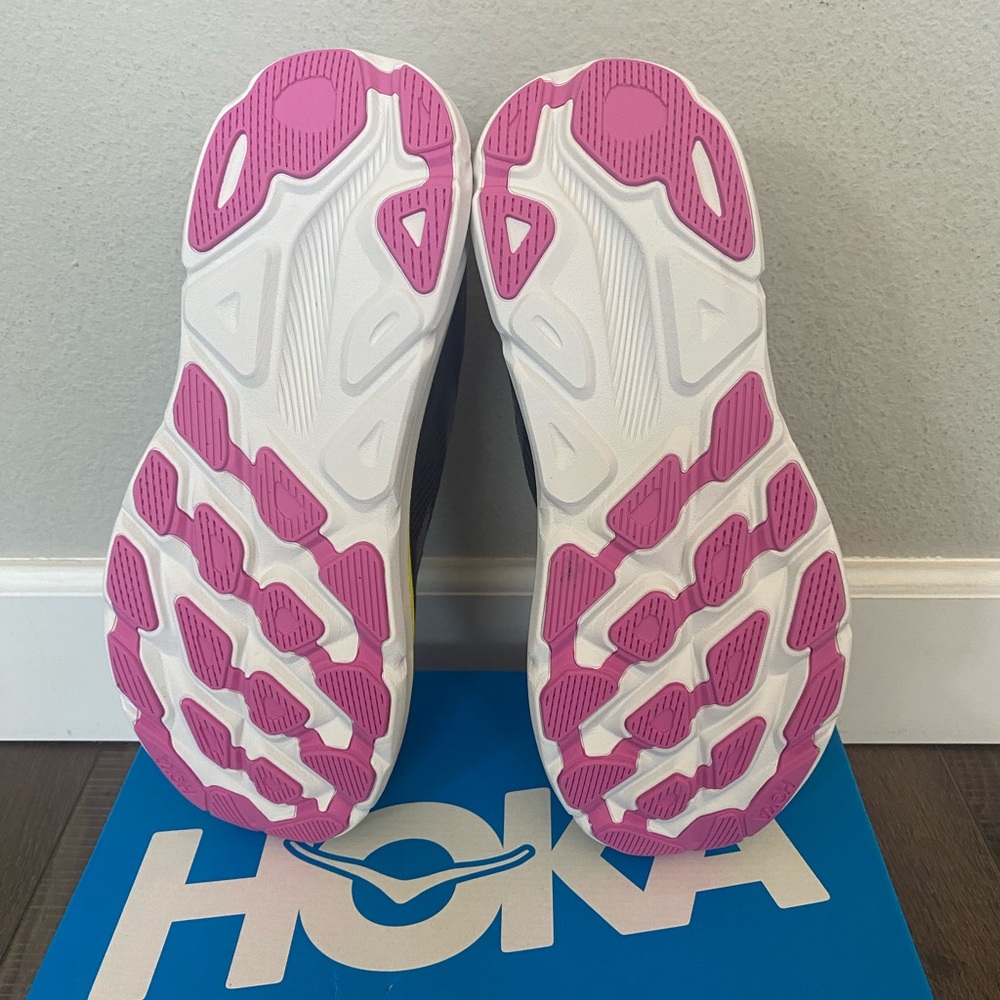 Hoka One One Clifton 9 Running Shoes
Men’s 12 - Picture 2 of 6